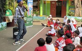 Dongeng Kak Harris Semarakkan Roadshow Literasi Perpustakaan Jakarta Timur