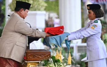 Prabowo Pimpin Upacara Penurunan Bendera HUT ke-81 RI