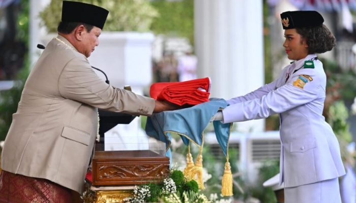 Prabowo Pimpin Upacara Penurunan Bendera HUT ke-81 RI